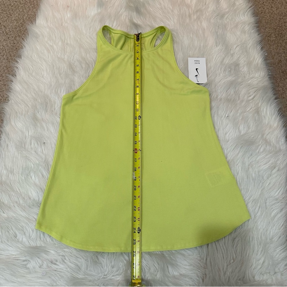Large Nike Yoga Tank Top - Picture 10 of 11